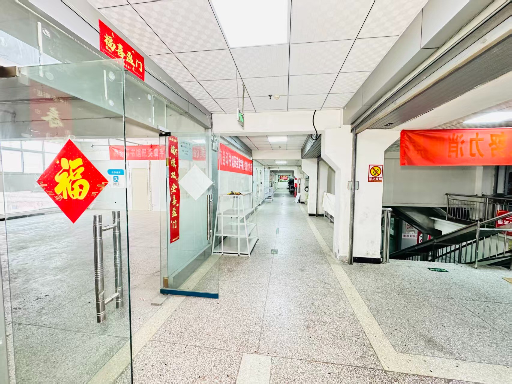 洛阳国家大学科技园灵活办公空间，满足企业不同发展阶段需求 ✨ 商业配套完善，助力企业快速成长 ✨ AI产业资源链接，共建创新生态 ✨ 办公、展示、运营一体化空间  现在入驻，抢占AI产业发展新赛道！_COPY